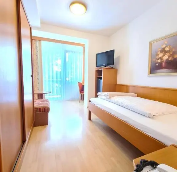 プールの見えるシングルルーム, Thermenhotel Tannenhof Ihr Wohlfühl