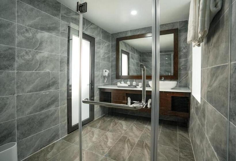 اتاق لوکس با چشمانداز استخر, Dad Resort Phú Quốc