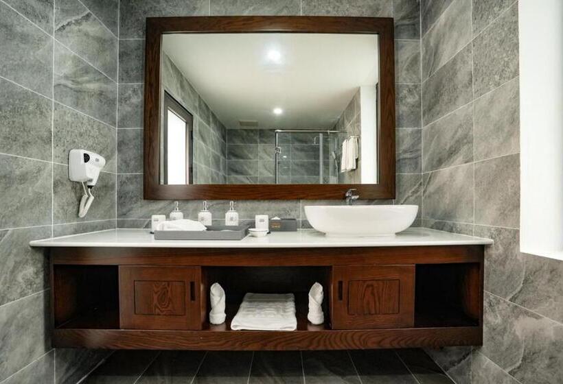 اتاق لوکس با چشمانداز استخر, Dad Resort Phú Quốc