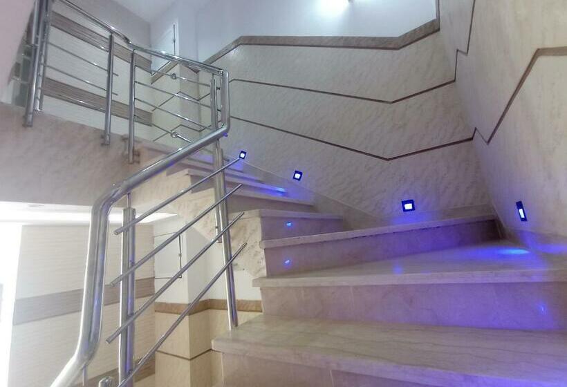 اتاق اکونومی, Castiya