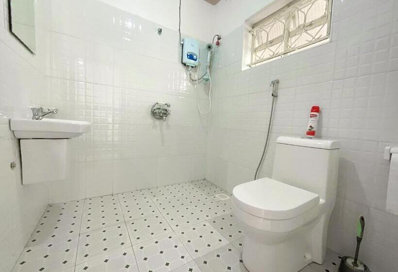 اتاق لوکس, Agape House