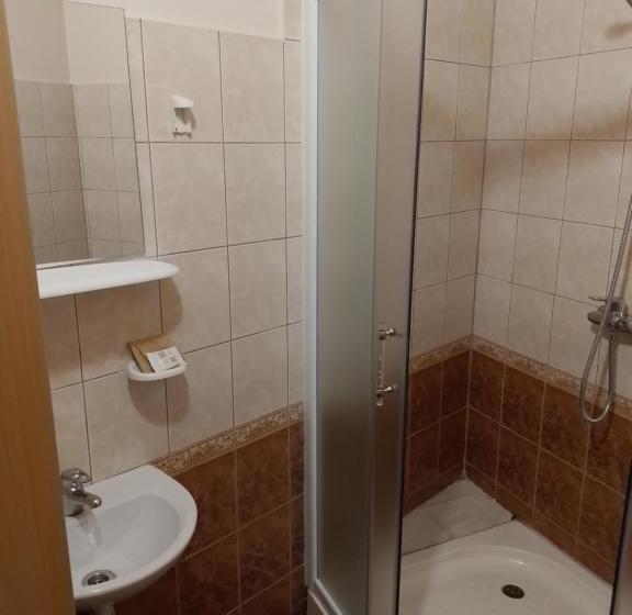 اتاق استاندارد, Trevena Kretinga