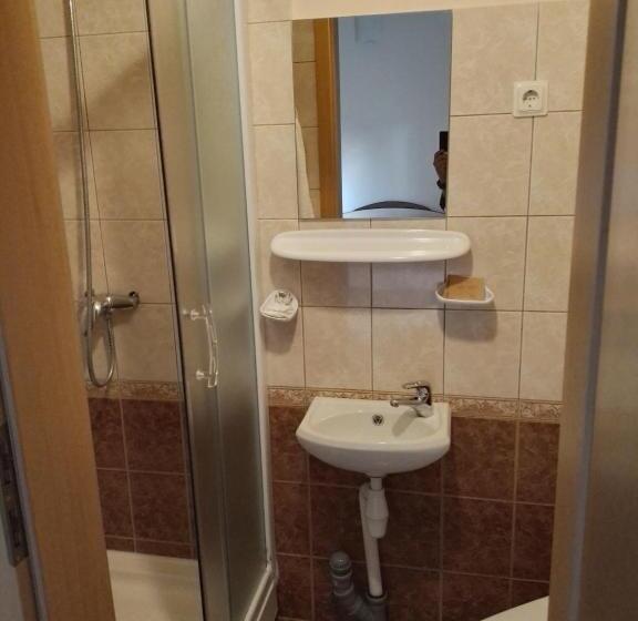 اتاق استاندارد, Trevena Kretinga