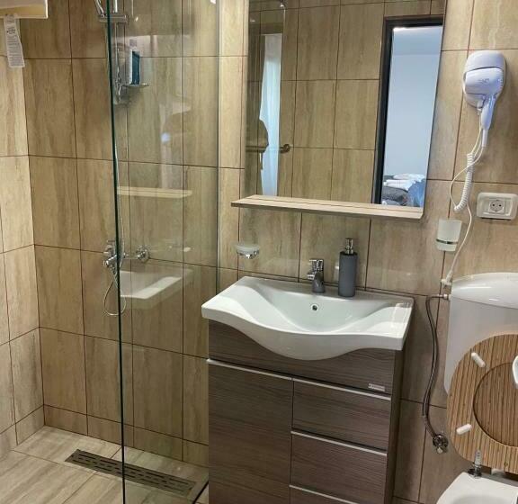 غرفة قياسية ثلاثية, Casa Paraschiva