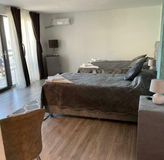 غرفة قياسية ثلاثية, Casa Paraschiva