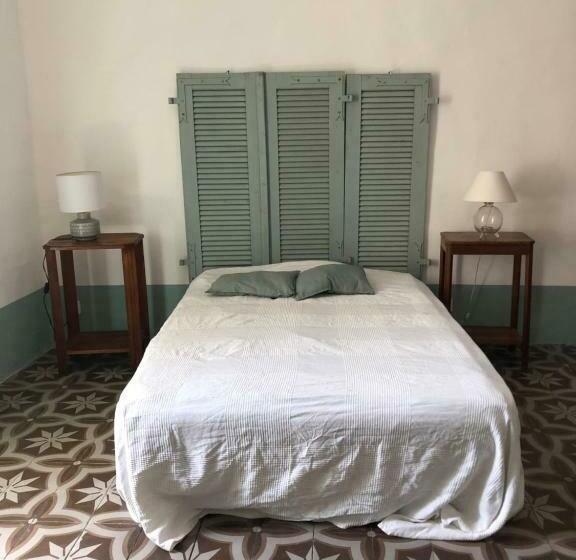 Номер Стандарт Вид на Бассейн, Chambres D Hôtes La Tour D Aspiran