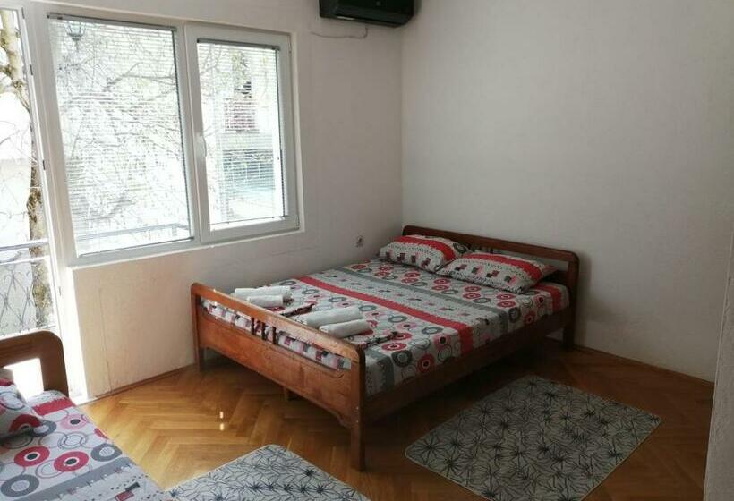 اتاق استاندارد سه نفره, Vila Visni