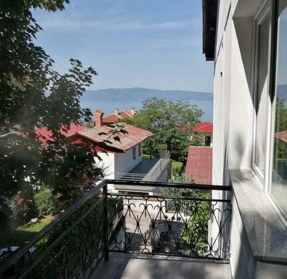 اتاق استاندارد سه نفره, Vila Visni