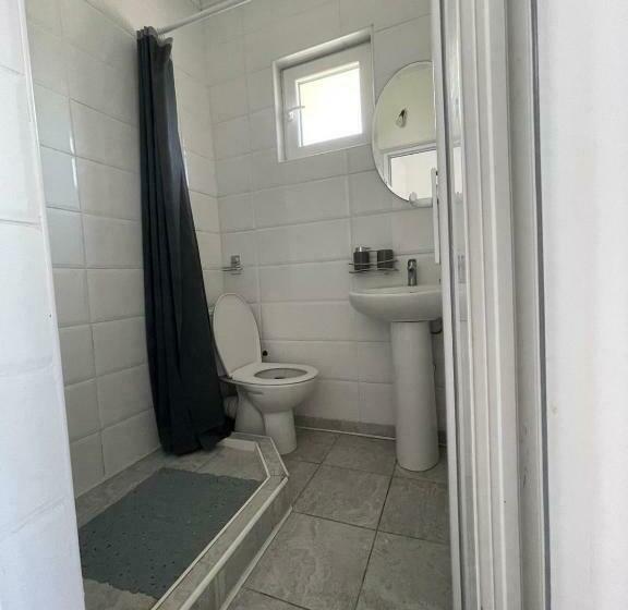 اتاق استاندارد چهار تخته, White Apartments