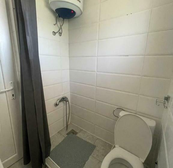 اتاق استاندارد چهار تخته, White Apartments