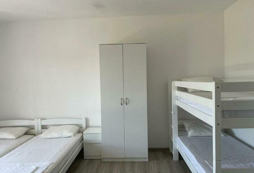 اتاق استاندارد چهار تخته, White Apartments