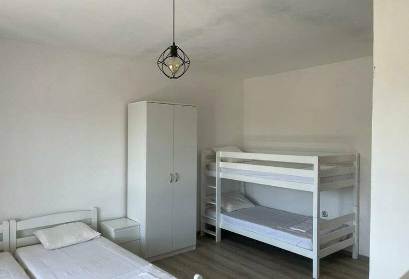 اتاق استاندارد چهار تخته, White Apartments