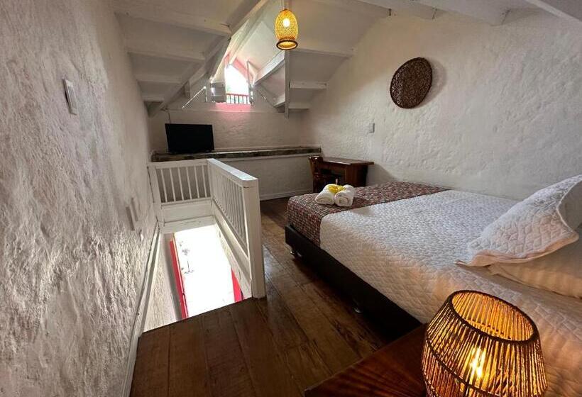 غرفة قياسية ثلاثية, El Percal Hacienda