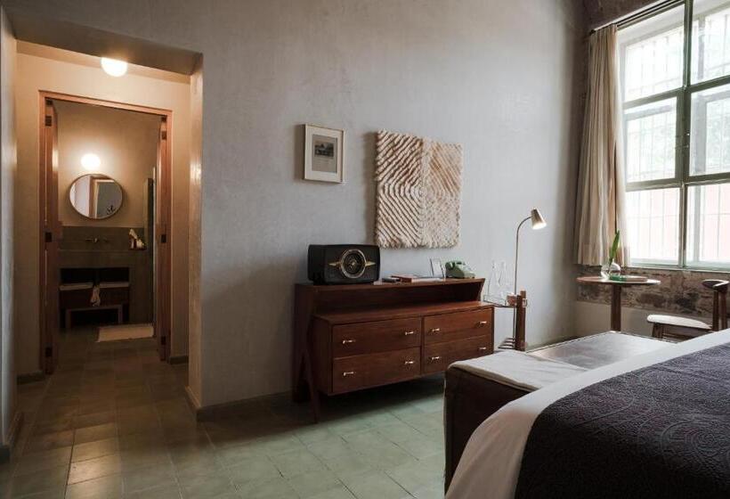 Номер Стандарт Вид на Сад, Hércules