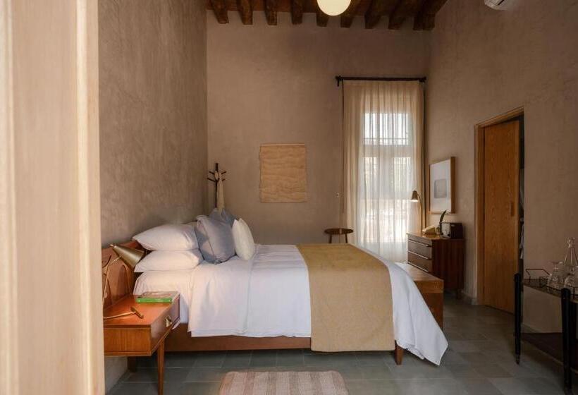 Номер Стандарт Вид на Сад, Hércules