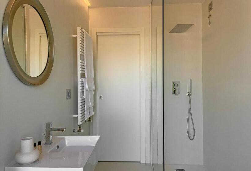 带大床的高级房间, Parisina Design Rooms