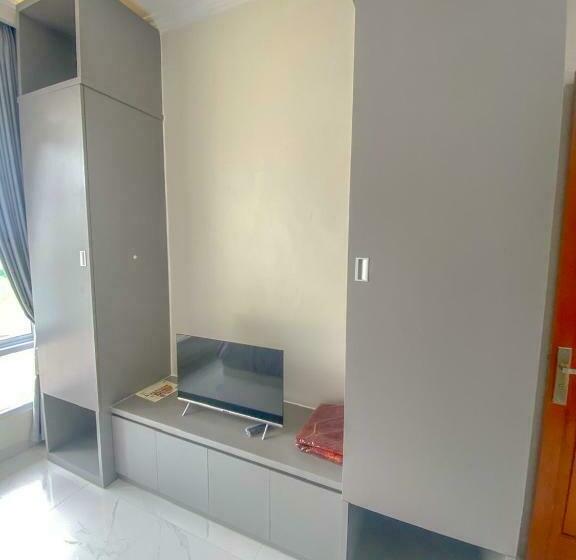 Deluxe Studio, Algara Puncak