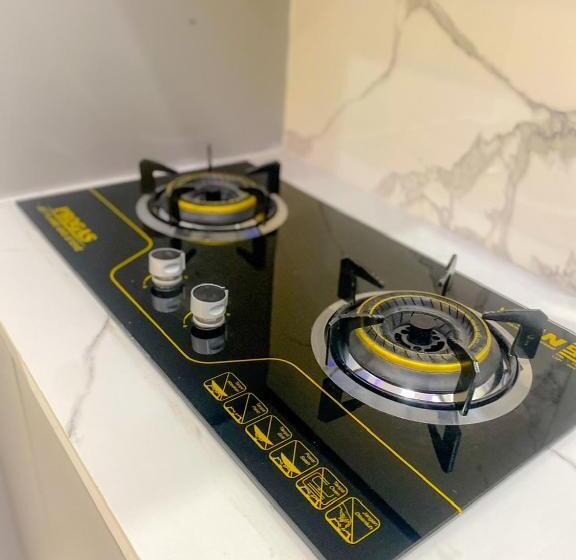 Deluxe Studio, Algara Puncak