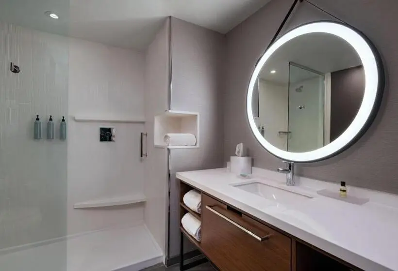 キングサイズベッドのスタンダードルーム, Courtyard By Marriott Austin Dripping Springs