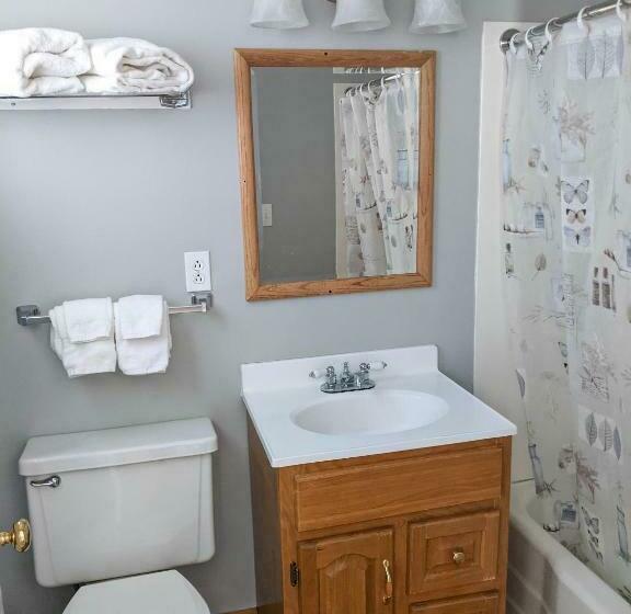 Номер Стандарт, Huron Inn