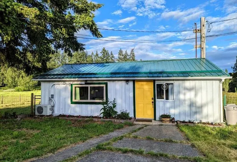 キャビン, The Cottage On The Farm