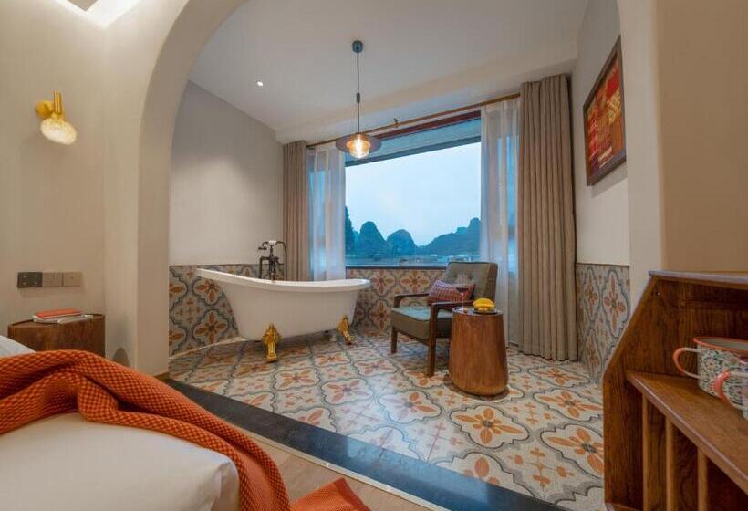 اتاق لوکس, Lisa Boutique