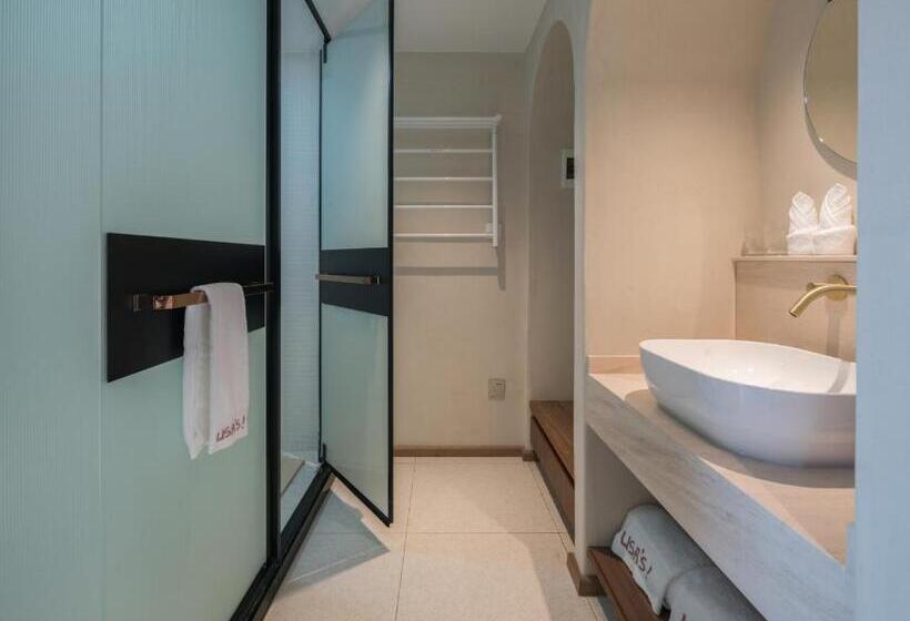 اتاق لوکس, Lisa Boutique