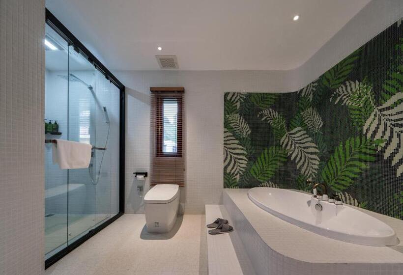 سوییت خانوادگی, Lisa Boutique