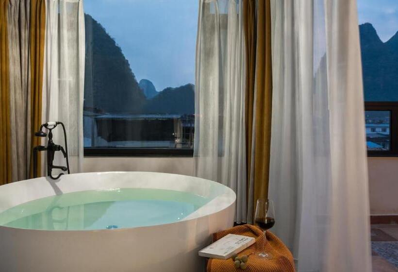 اتاق لوکس با تخت بزرگ, Lisa Boutique