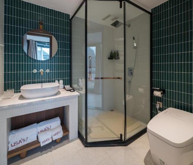 اتاق لوکس با تخت بزرگ, Lisa Boutique