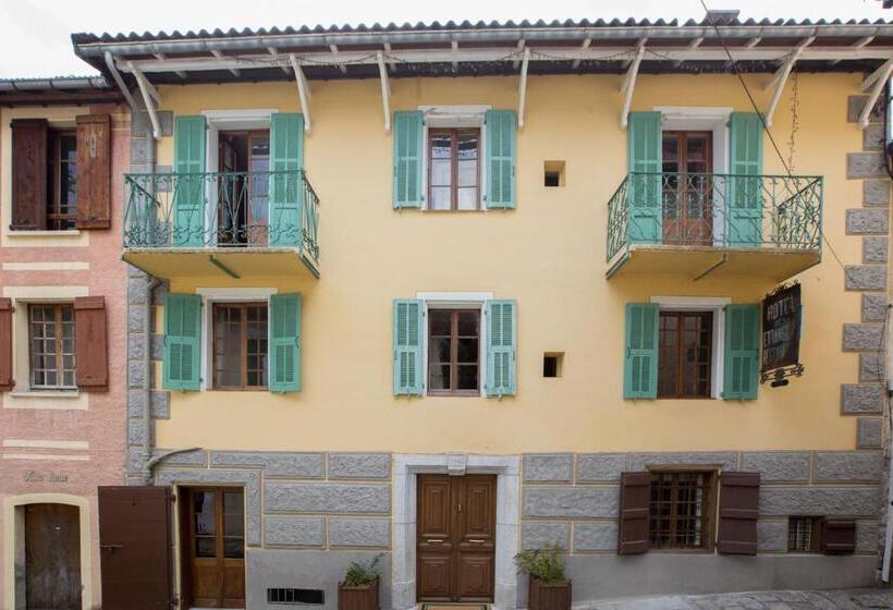 חדר סטנדרט יחיד, Des Etrangers