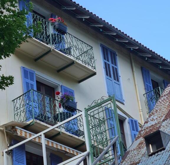 חדר סטנדרט יחיד, Des Etrangers