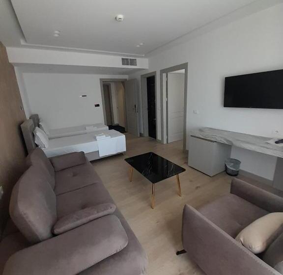 Family Suite, Chimaera