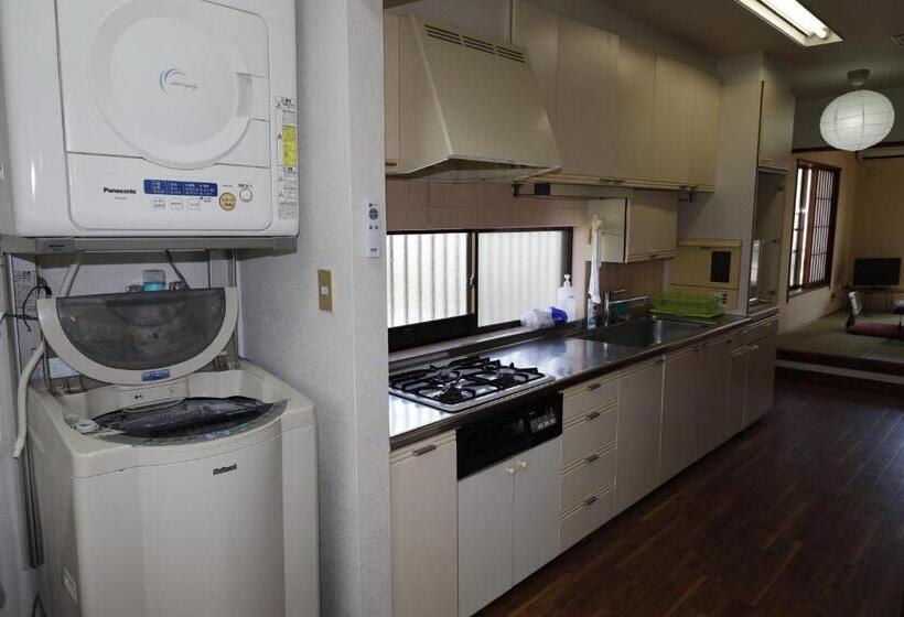 اتاق خانوادگی, 貸切温泉風呂付 ゲストハウス璃洛 りらく  石和温泉 日本式宿 健康朝食付