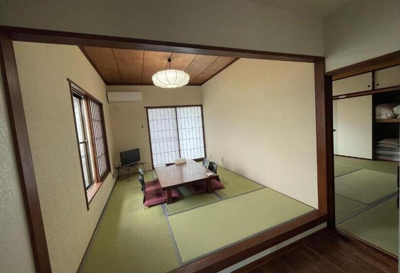 اتاق خانوادگی, 貸切温泉風呂付 ゲストハウス璃洛 りらく  石和温泉 日本式宿 健康朝食付