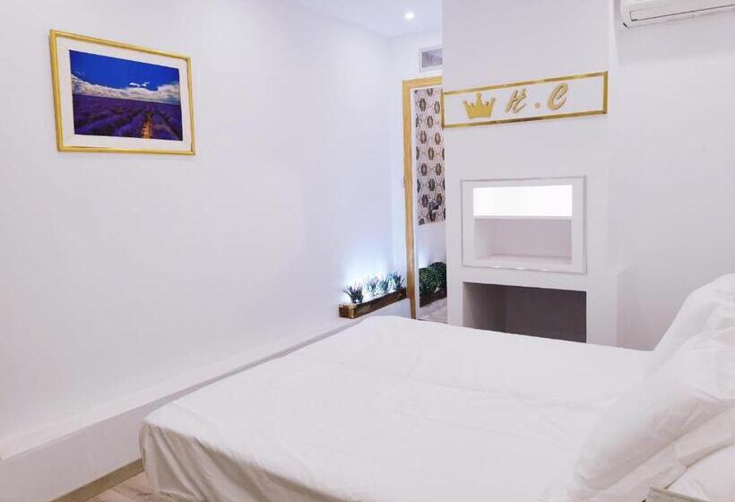 اتاق استاندارد سه نفره, Barcelona Coronahostal