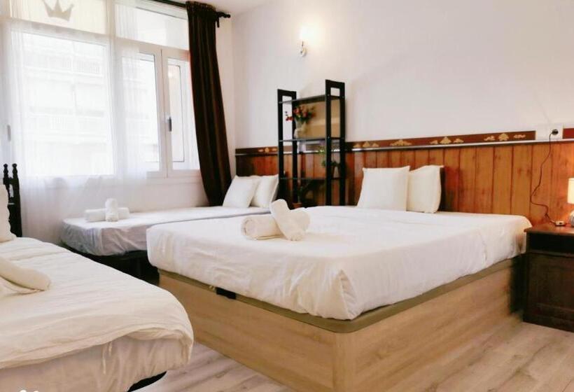 اتاق استاندارد چهار تخته, Barcelona Coronahostal