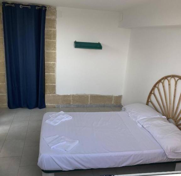 غرفة قياسية مطلّة علي البحر, L Approdo Di Minerva