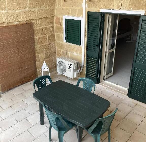 غرفة قياسية رباعية مطلة على البحر, L Approdo Di Minerva