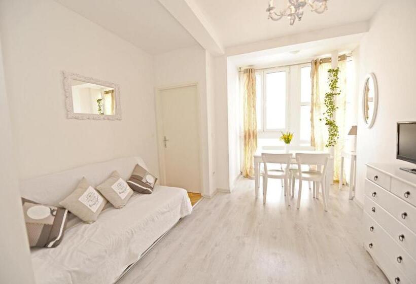 Апартаменты 1 Спальня, Tinel Rooms Old City Center