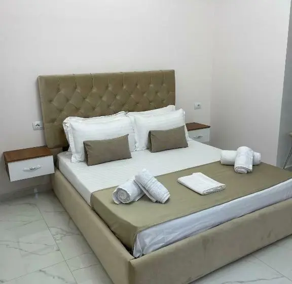 اتاق راحتی سه تخته, Golden Hill Ksamil