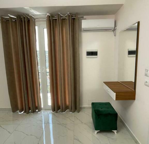 اتاق راحتی سه تخته, Golden Hill Ksamil