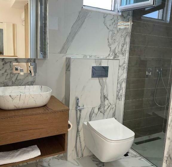 コンフォートトリプルルーム, Golden Hill Ksamil