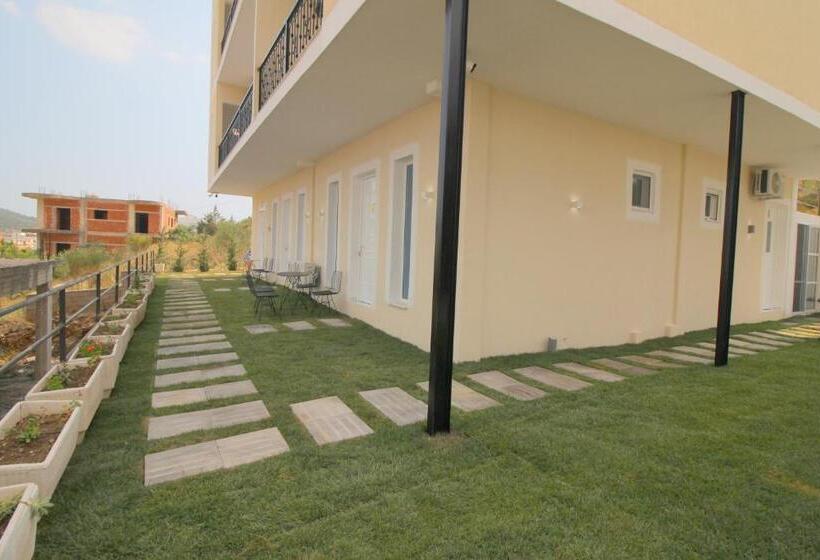 اتاق راحتی سه تخته, Golden Hill Ksamil