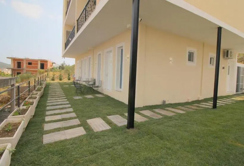 اتاق راحتی سه تخته, Golden Hill Ksamil