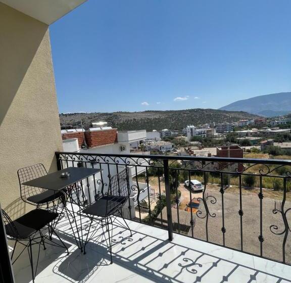 コンフォートトリプルルーム, Golden Hill Ksamil