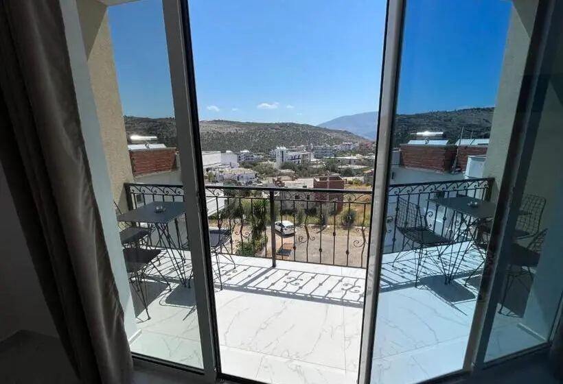 اتاق راحتی سه تخته, Golden Hill Ksamil