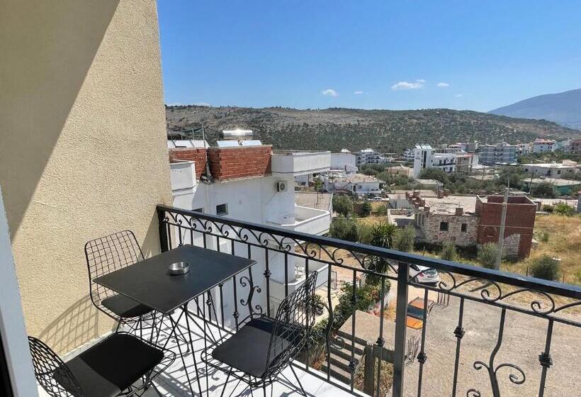 اتاق راحتی سه تخته, Golden Hill Ksamil