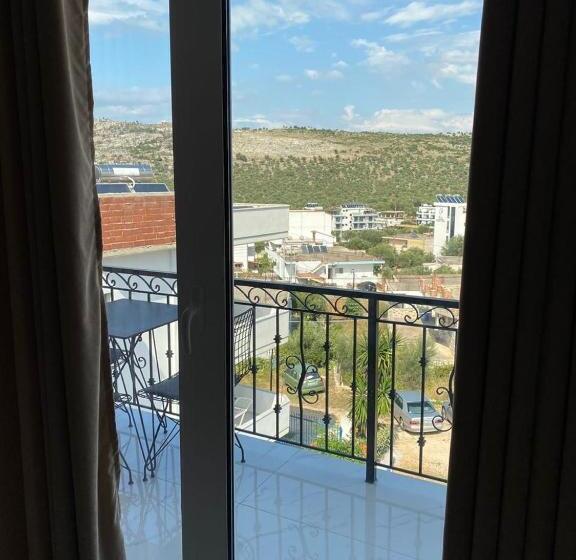 コンフォートトリプルルーム, Golden Hill Ksamil