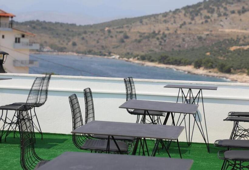 デラックストリプルルーム, Golden Hill Ksamil